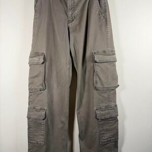 Women's Hollister olive cargo pants with multiple pockets. Size 4 regular